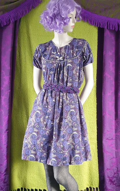 Vintage 1960s Violet Floral Swirls Print Nightdress