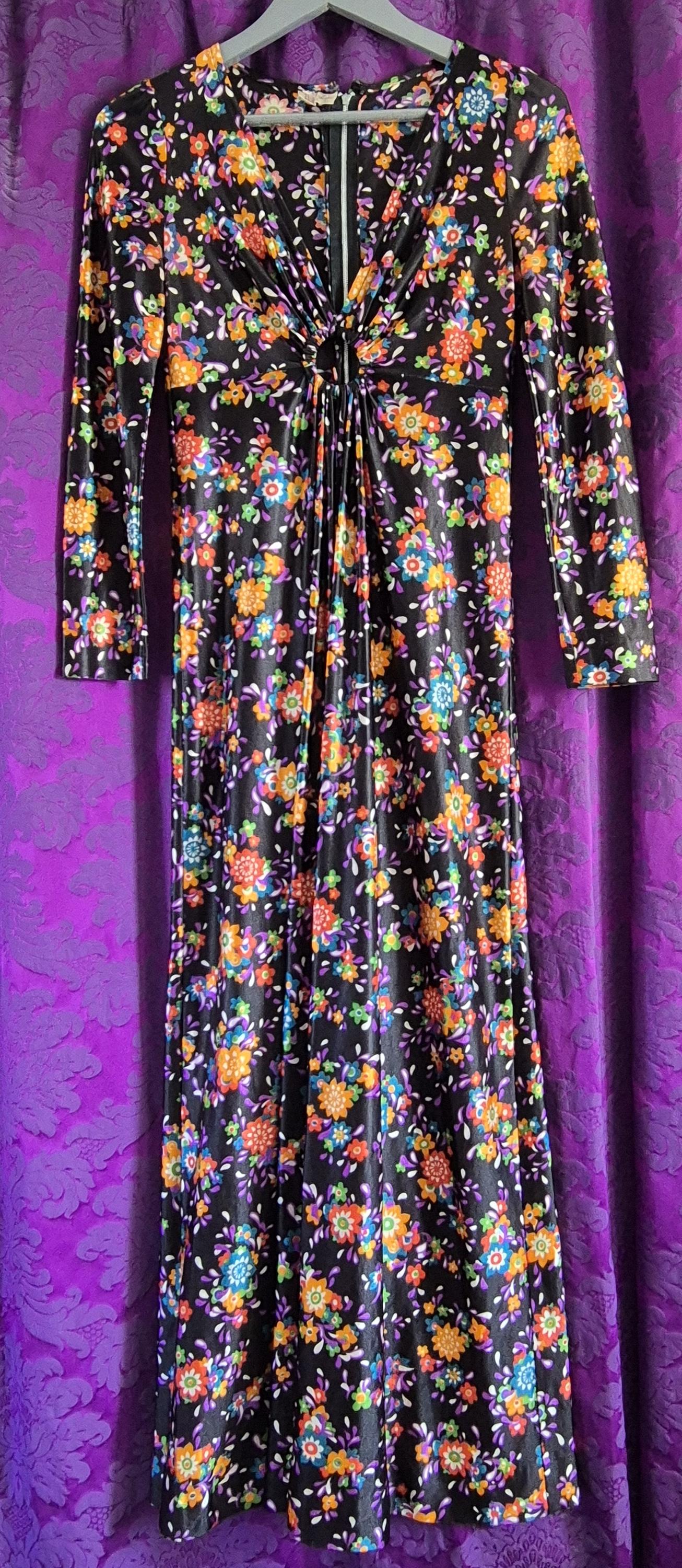 Vintage 1970s Keyhole Neckline Floral Maxi Dress