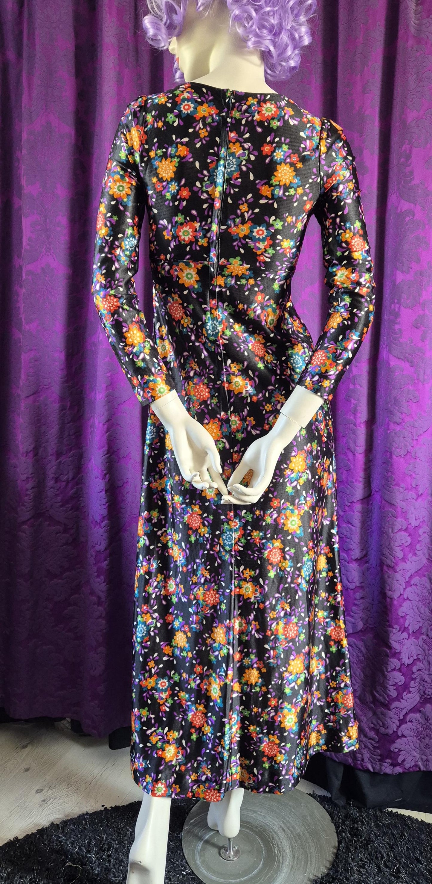 Vintage 1970s Keyhole Neckline Floral Maxi Dress
