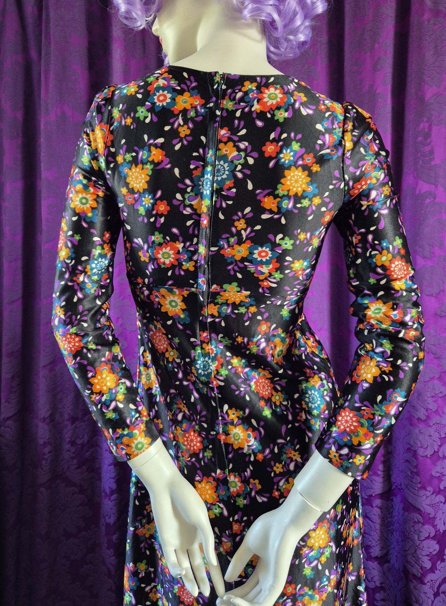 Vintage 1970s Keyhole Neckline Floral Maxi Dress