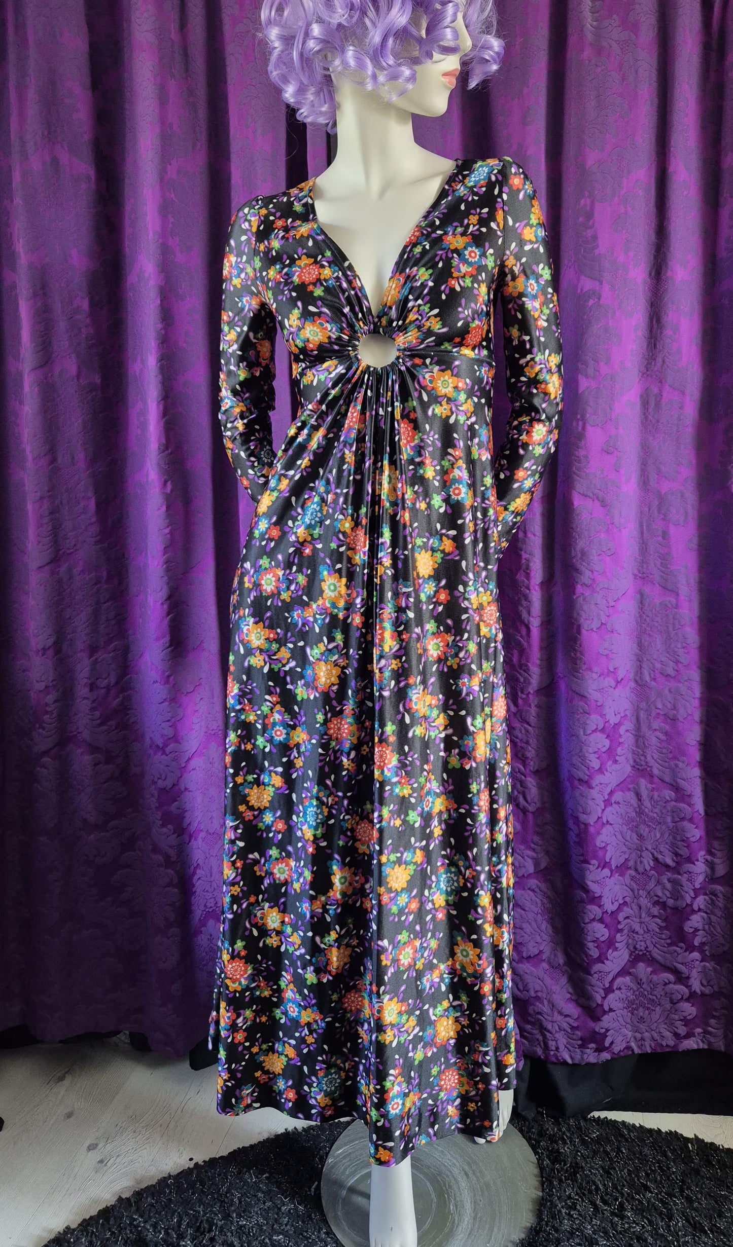 Vintage 1970s Keyhole Neckline Floral Maxi Dress